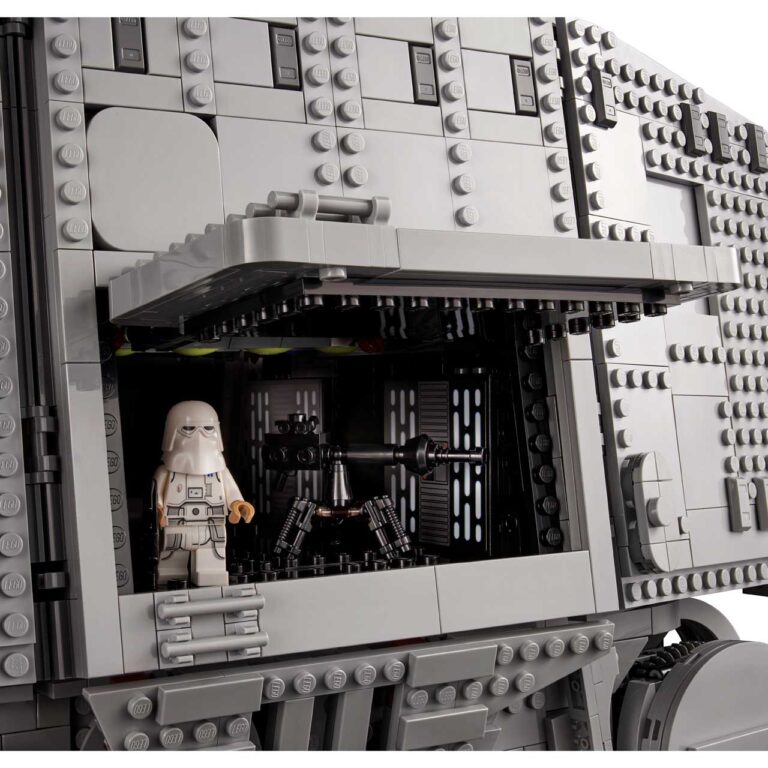LEGO 75313 Star Wars UCS AT-AT - 75313 Back 01
