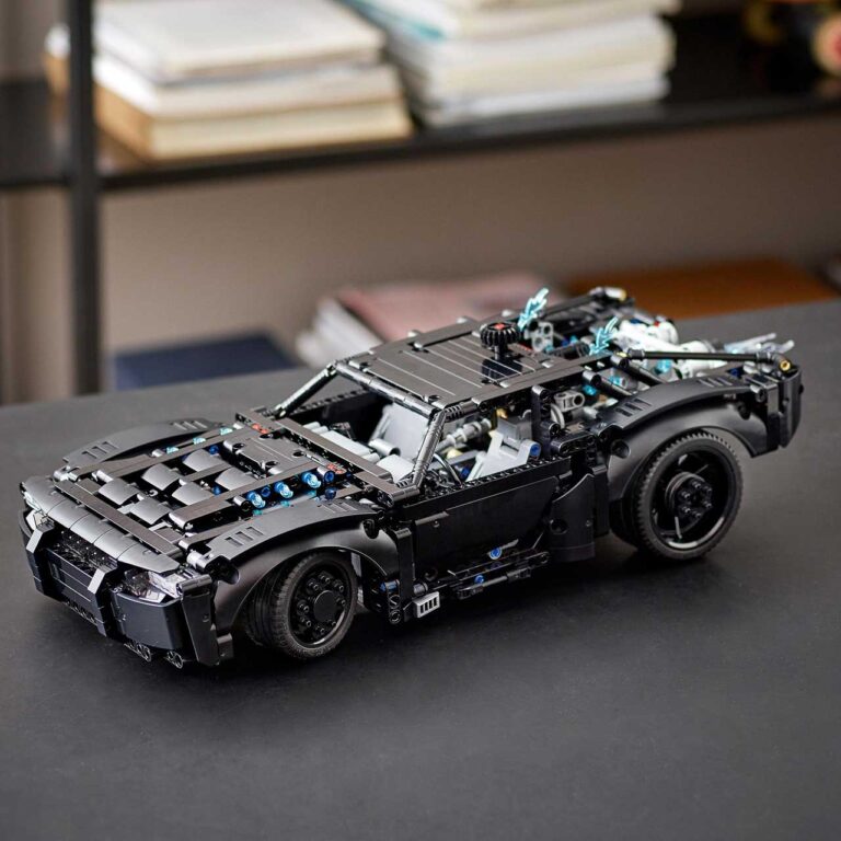 LEGO 42127 Technic Batmobile - LEGO 42127 L25 4