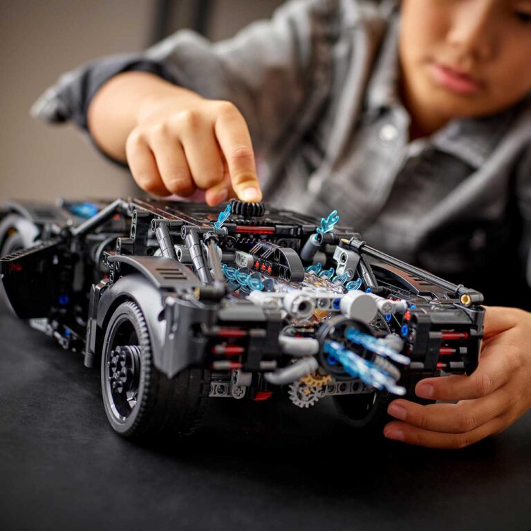 LEGO 42127 Technic Batmobile - LEGO 42127 L26 5