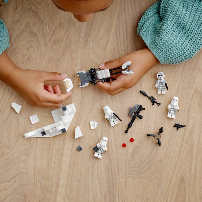 LEGO 75320 Star Wars Snowtrooper Battle Pack - LEGO 75320 Lifestyle build crop