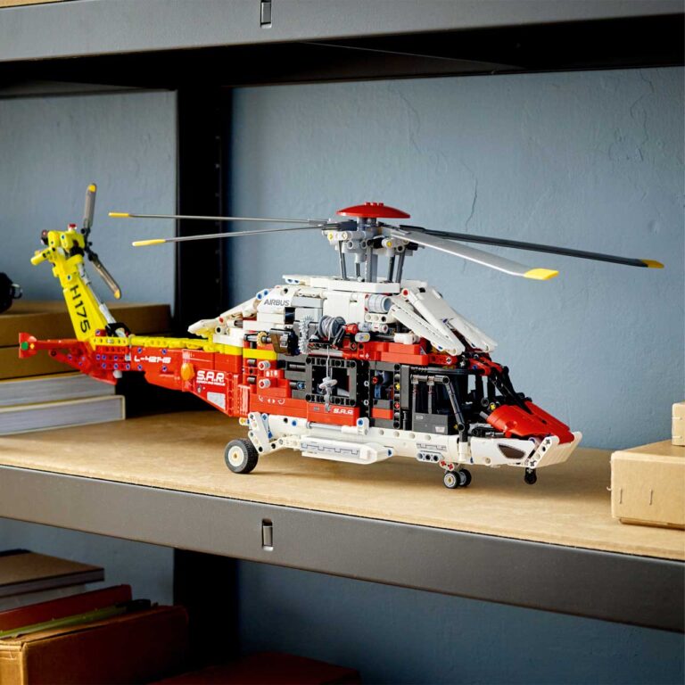 LEGO 42145 Technic Airbus H175 Reddingshelikopter - LEGO 42145 alt9