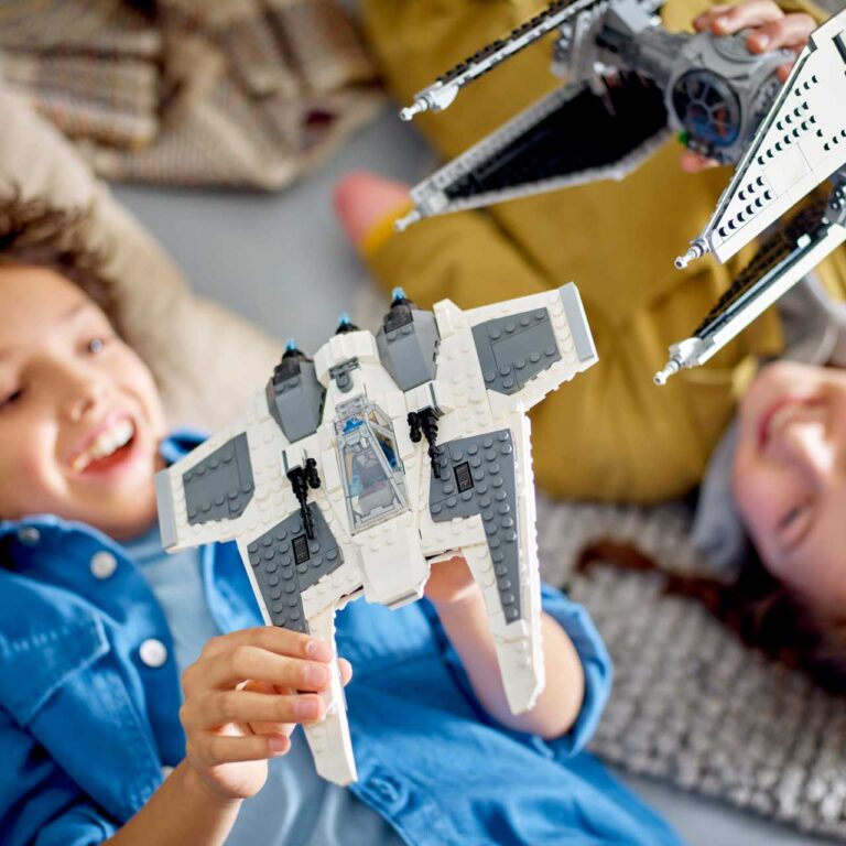 LEGO 75348 Star Wars Mandalorian Fang Fighter en de TIE Interceptor - LEGO 75348 alt6