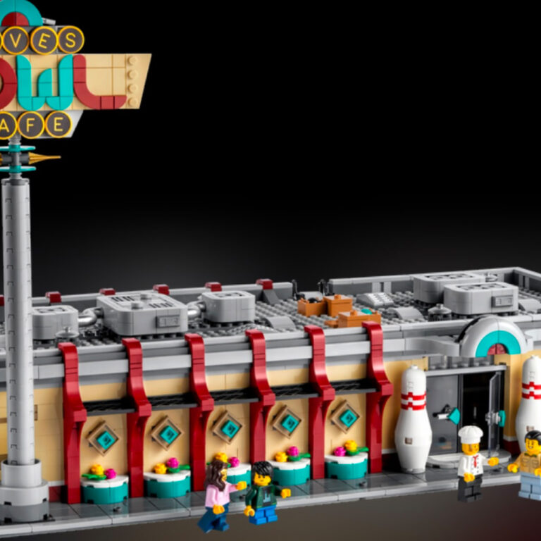 LEGO 910013 Bricklink Retro Bowling Alley (lichte schade aan doos) - LEGO 910013 build front