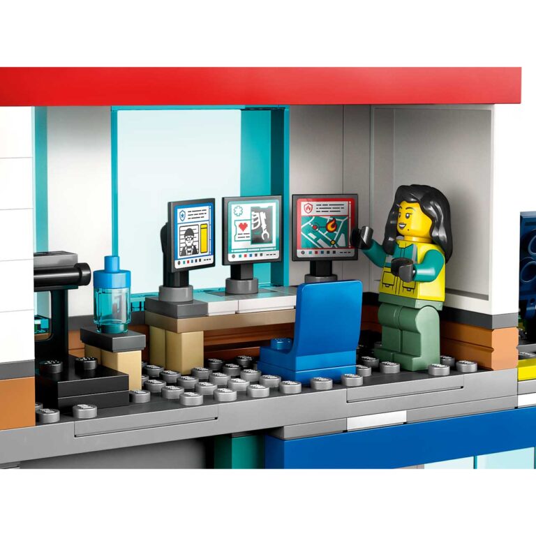 LEGO 60371 City Hoofdkwartier van hulpdienstvoertuigen - LEGO 60371 alt6
