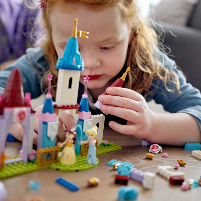 LEGO 43219 Disney Princess creatieve kastelen - LEGO 43219 Lifestyle cons 2