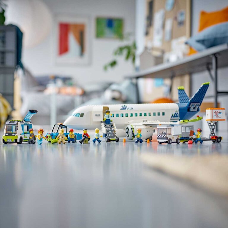 LEGO 60367 City Passagiersvliegtuig - LEGO 60367 Lifestyle Envr crop