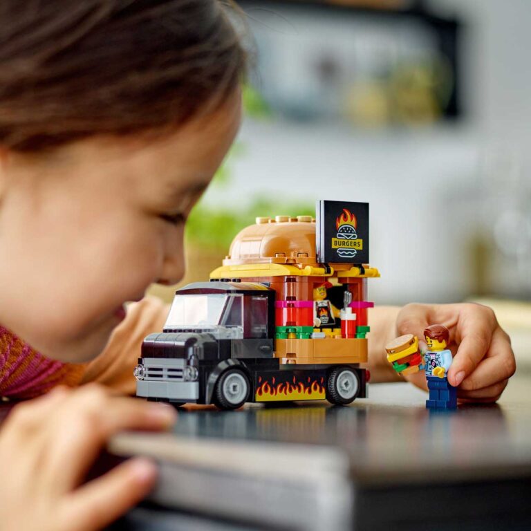 LEGO 60404 City Hamburgertruck - 60404 Lifestyle Cons crop