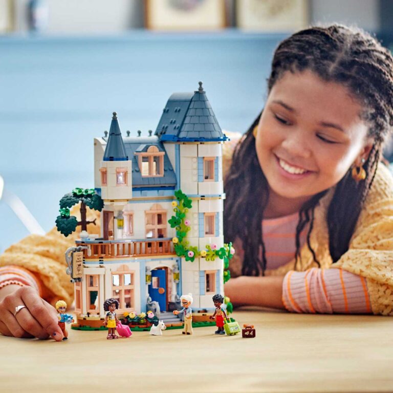 LEGO 42638 Friends Bed and breakfast in kasteel - LEGO 42638 Lifestyle Cons crop