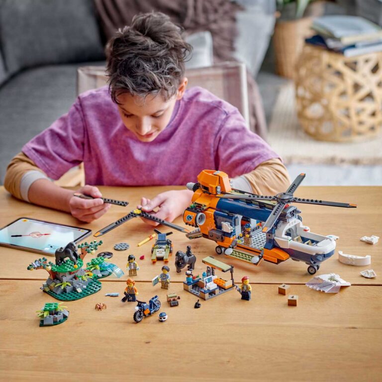 LEGO 60437 City Jungleonderzoekers: helikopter bij de basis - LEGO 60437 Lifestyle Build crop