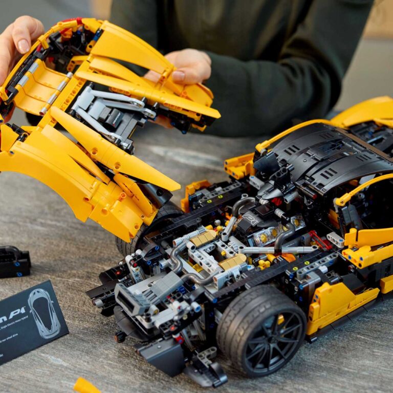 LEGO 42172 Technic McLaren P1 - LEGO 42172 Lifestyle Build 07