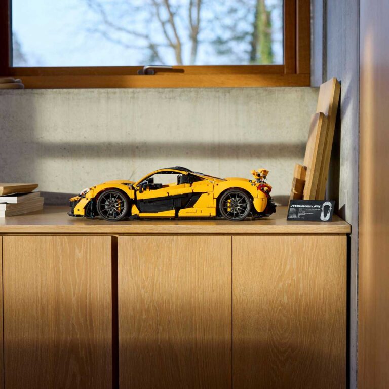 LEGO 42172 Technic McLaren P1 - LEGO 42172 Lifestyle Envr 06