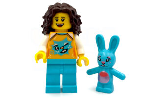 LEGO Izzy met blauwe konijn knuffel