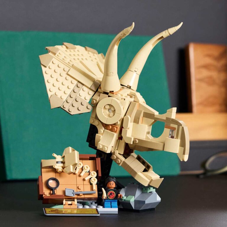 LEGO 76969 Jurassic World Dinosaurusfossielen: Triceratops schedel - 76969 Lifestyle Envr crop