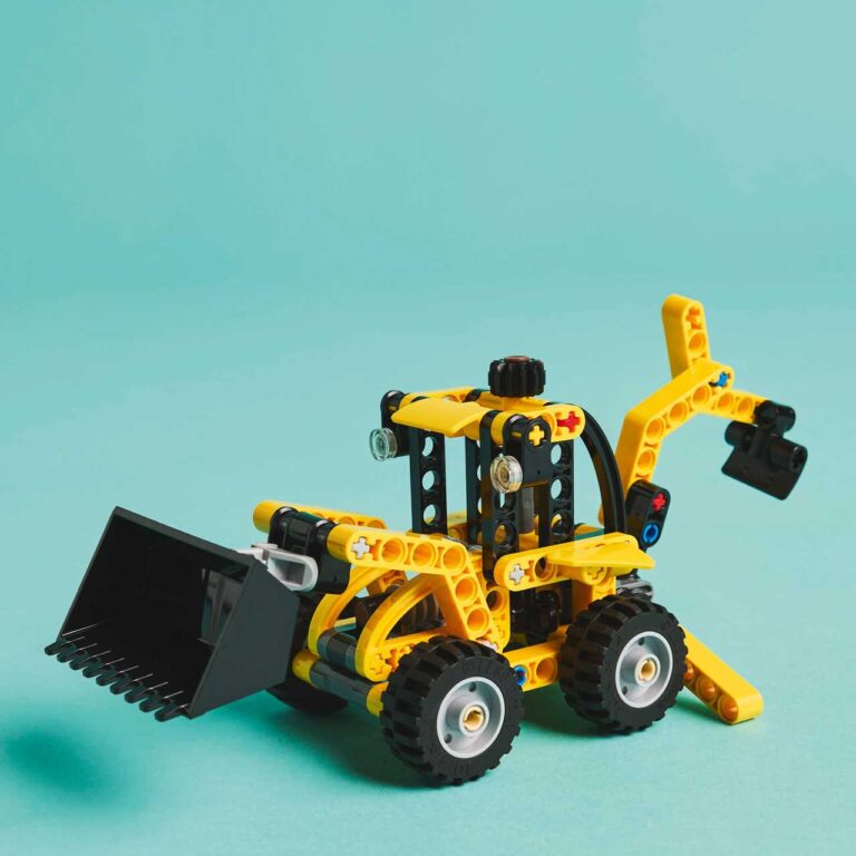 LEGO 42197 Technic Graaflaadmachine - LEGO 42197 Lifestyle Envr crop