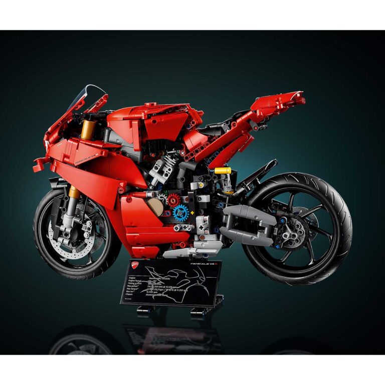 LEGO 42202 Technic Ducati Panigale V4 S motor - LEGO 42202 WEB SEC03